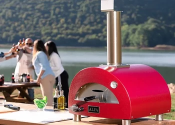 Pizzasütő kemence a kertben