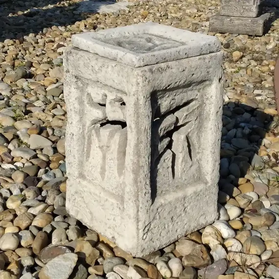 Négy égtáj kültéri kőlámpás, lapos tetővel