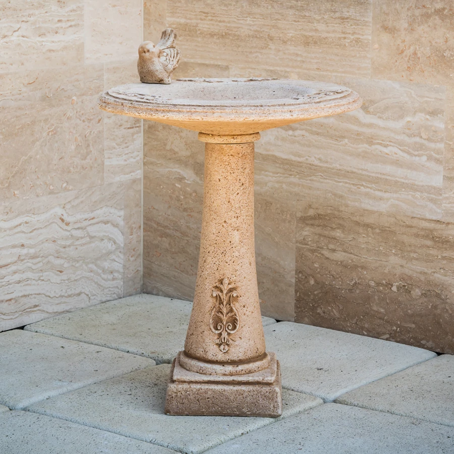 Bacchus madárfürdető faragott oszloppal